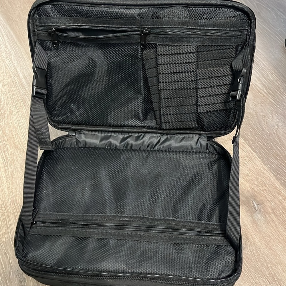 Relavei medium sized make up travel bag. - Picture 2 of 4
